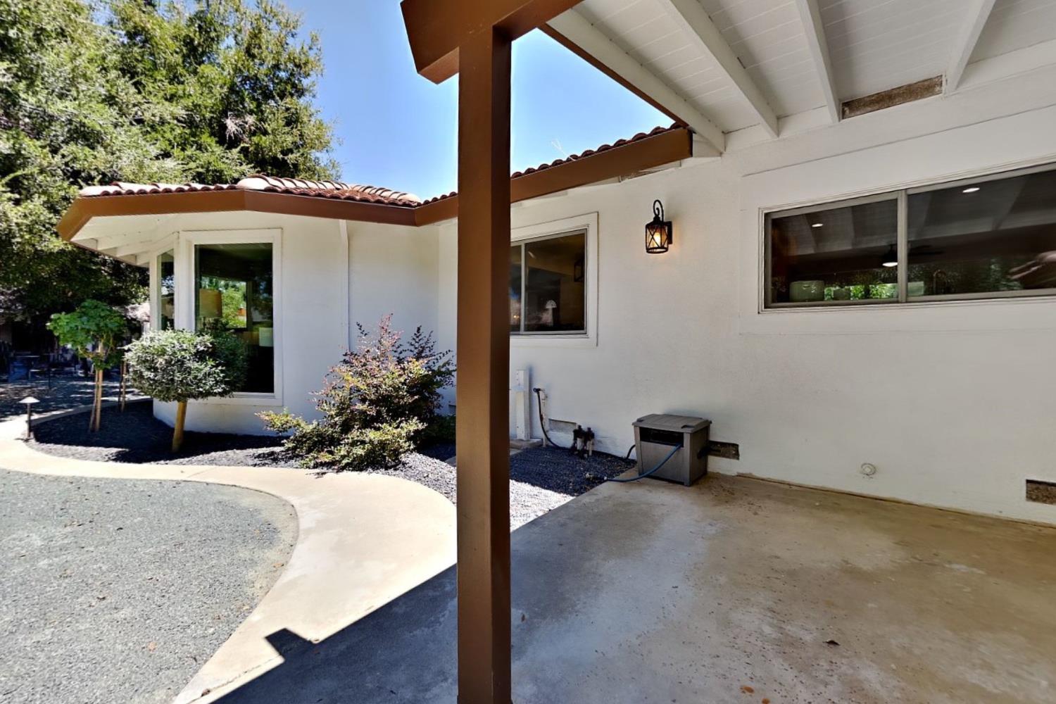 909 Newcastle Ct, Modesto, CA 95355