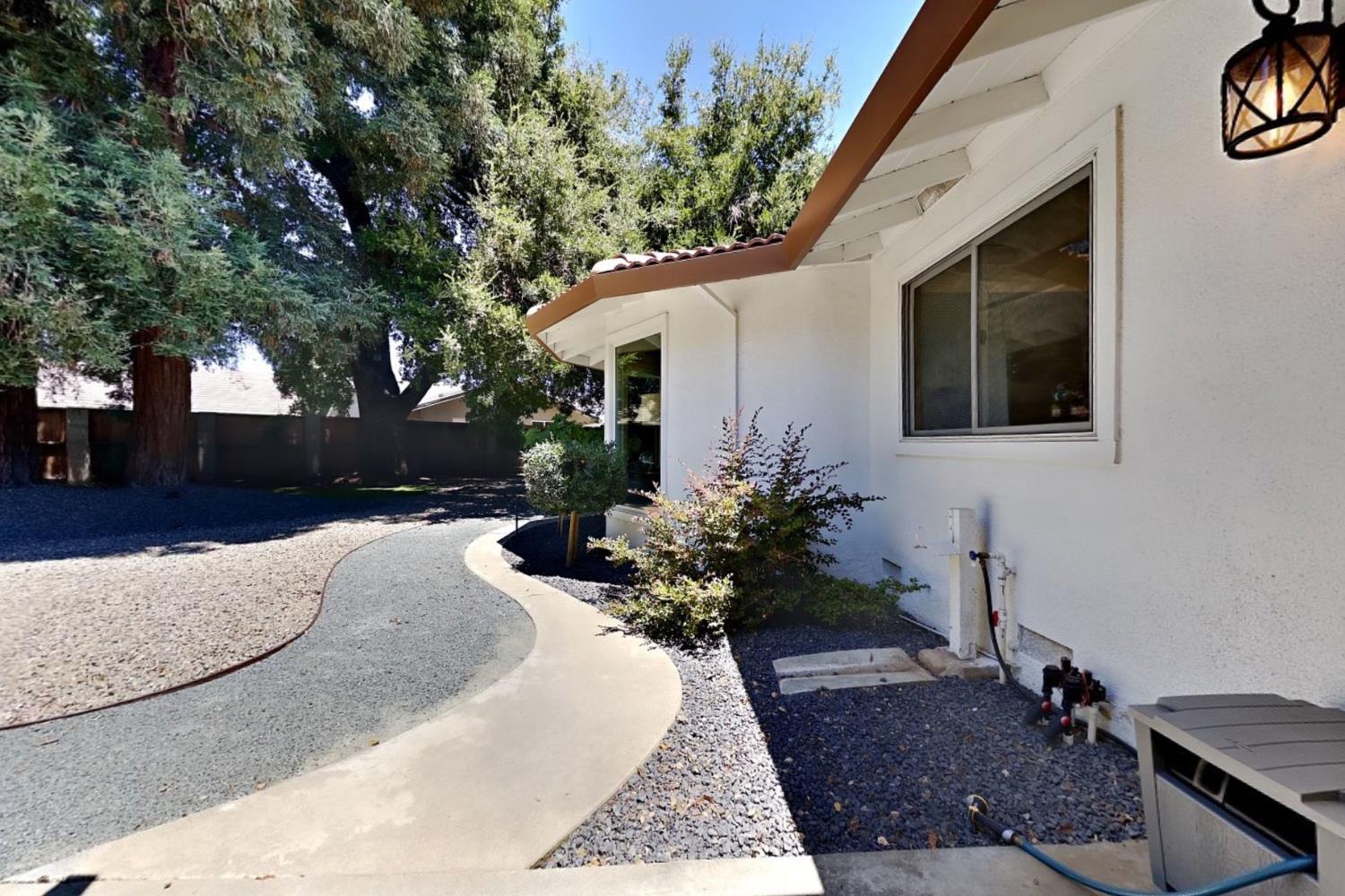 909 Newcastle Ct, Modesto, CA 95355