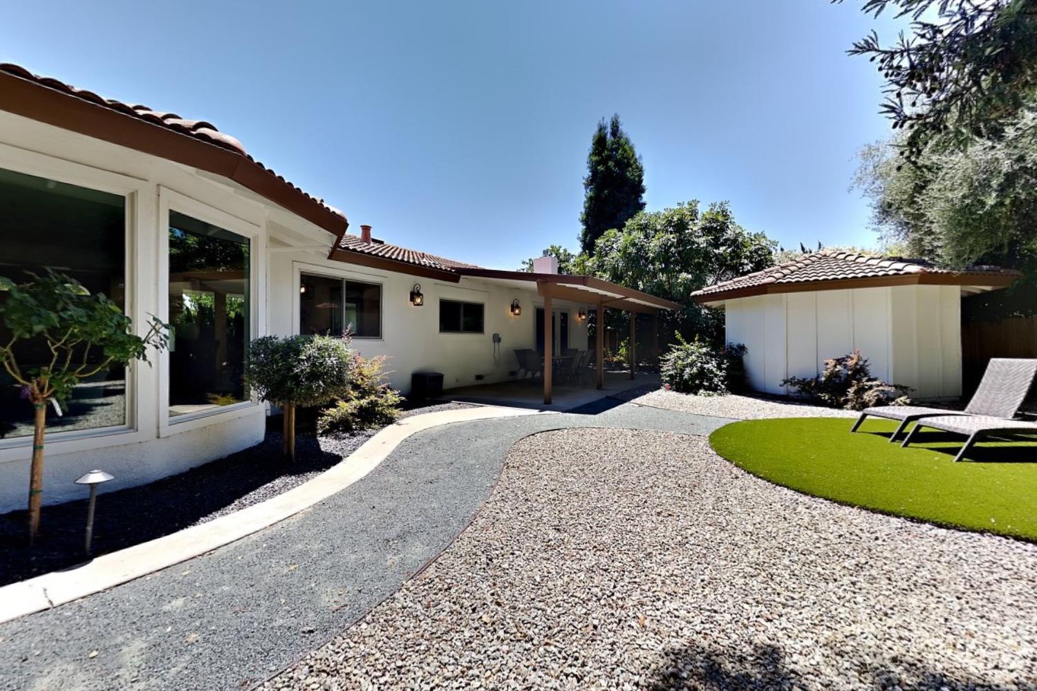909 Newcastle Ct, Modesto, CA 95355
