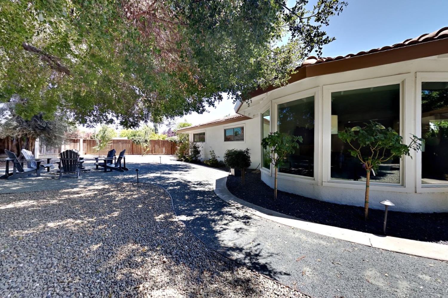 909 Newcastle Ct, Modesto, CA 95355