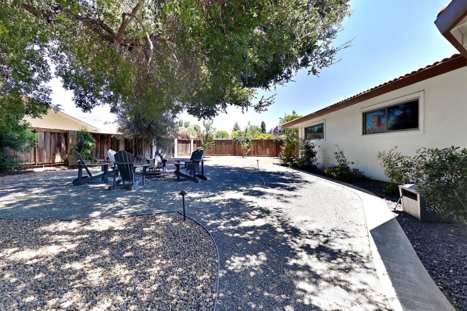 909 Newcastle Ct, Modesto, CA 95355