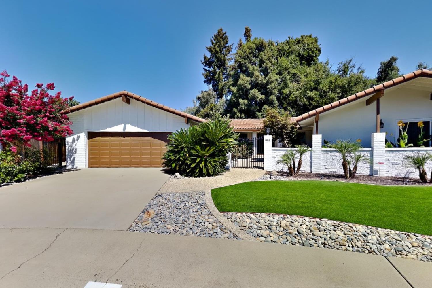 909 Newcastle Ct, Modesto, CA 95355