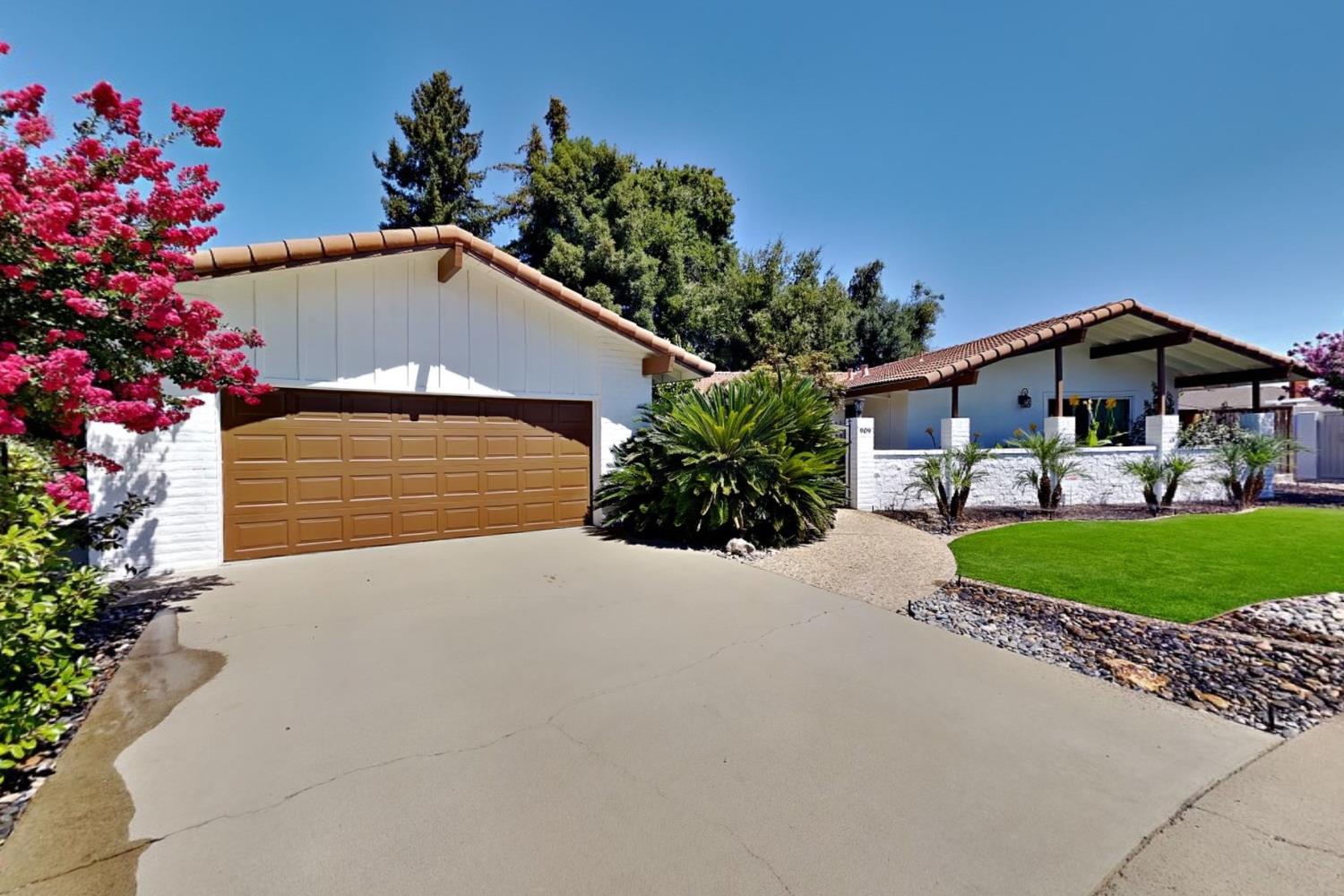 909 Newcastle Ct, Modesto, CA 95355