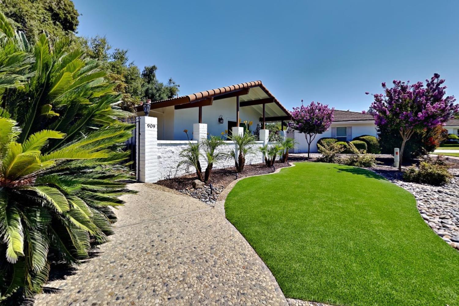 909 Newcastle Ct, Modesto, CA 95355