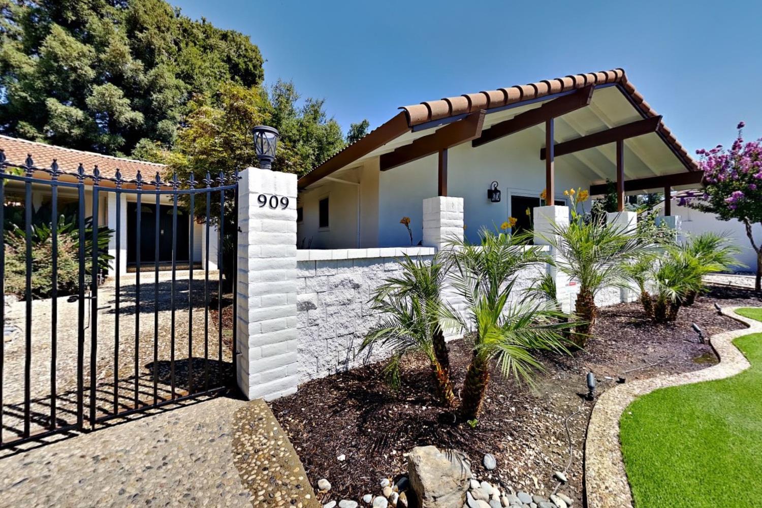909 Newcastle Ct, Modesto, CA 95355