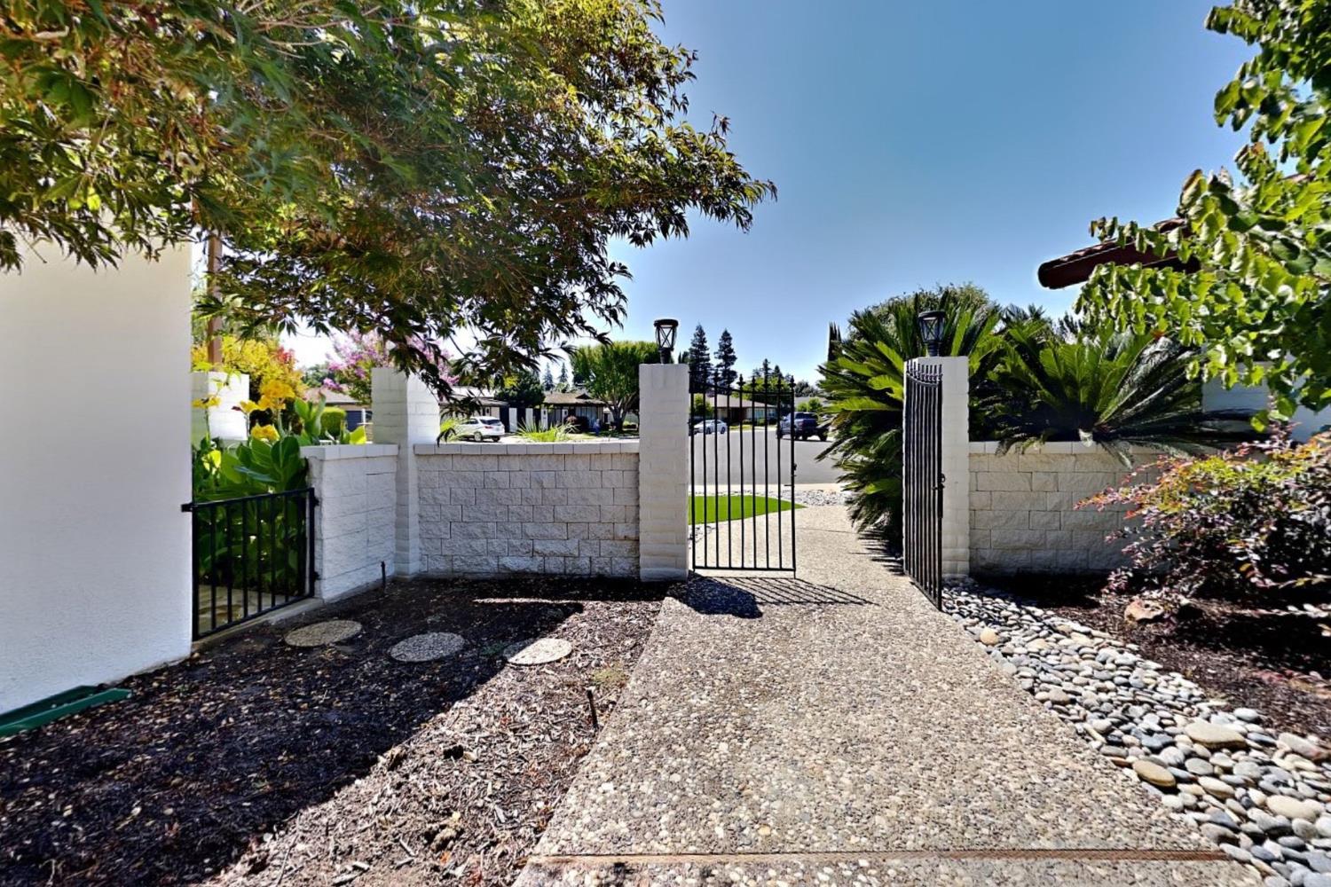 909 Newcastle Ct, Modesto, CA 95355