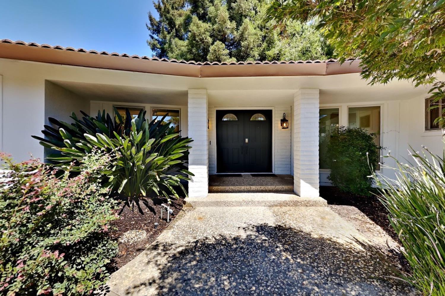 909 Newcastle Ct, Modesto, CA 95355