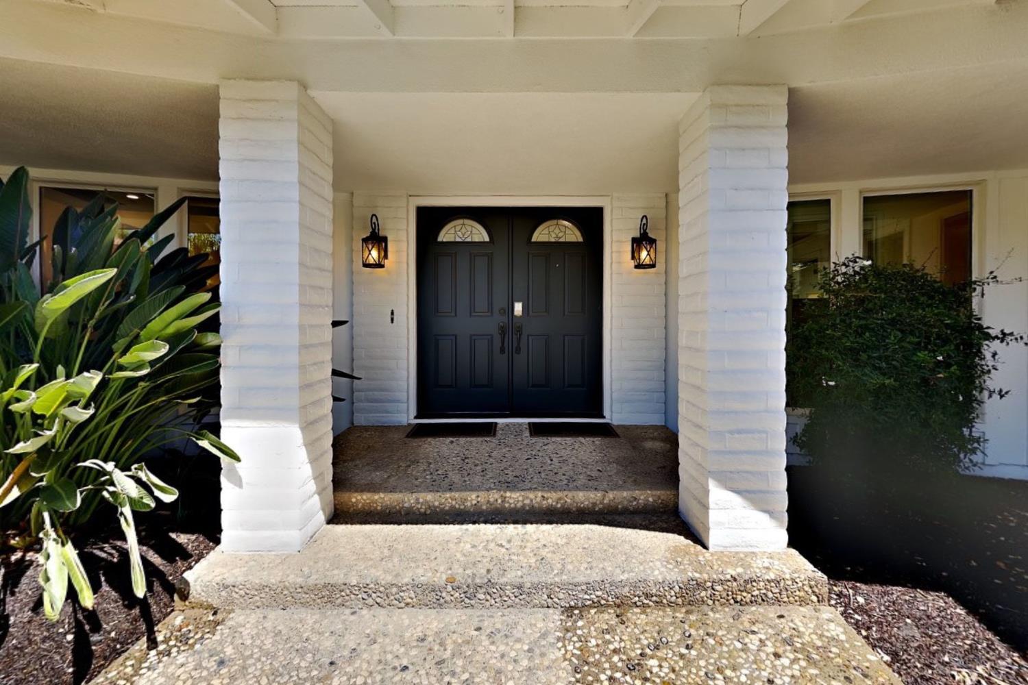909 Newcastle Ct, Modesto, CA 95355
