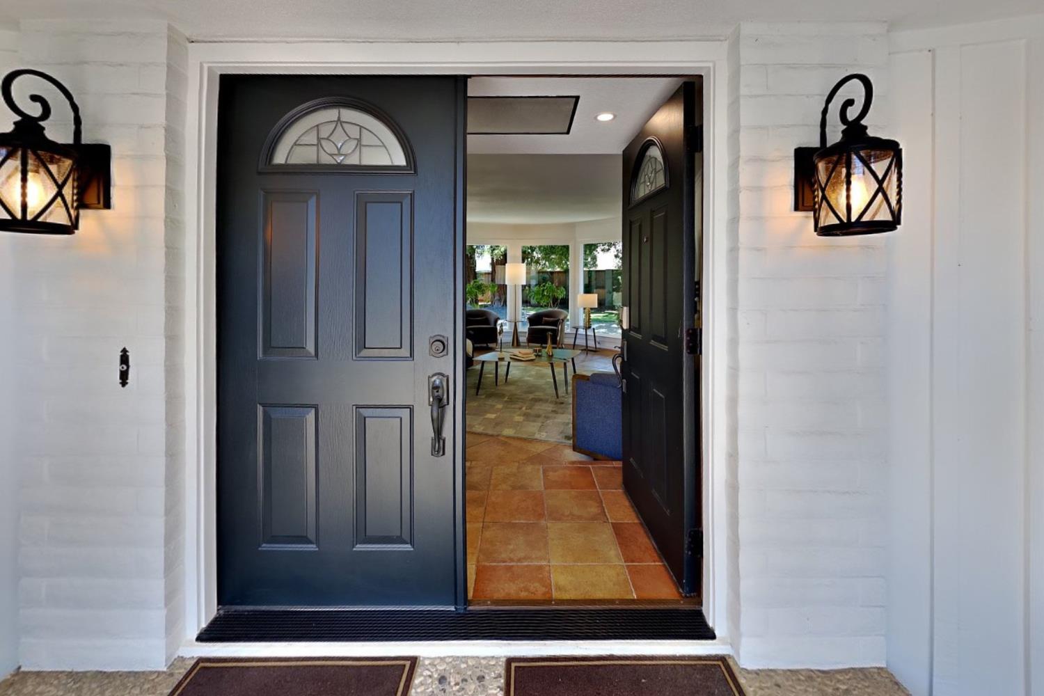 909 Newcastle Ct, Modesto, CA 95355