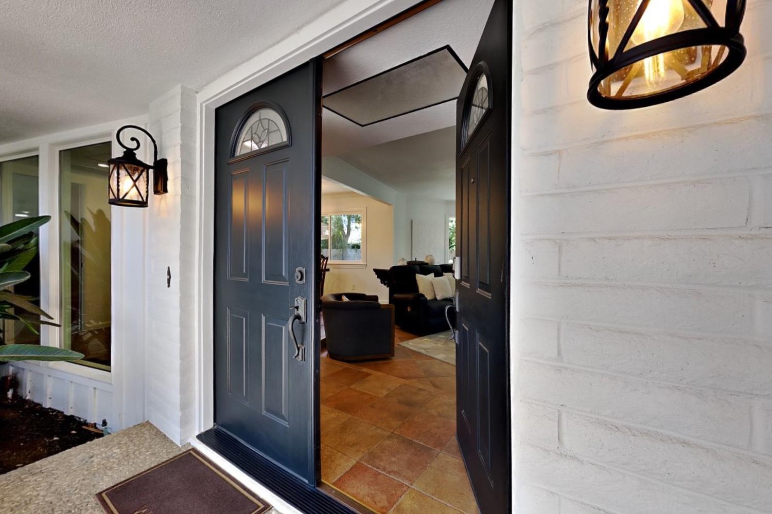 909 Newcastle Ct, Modesto, CA 95355