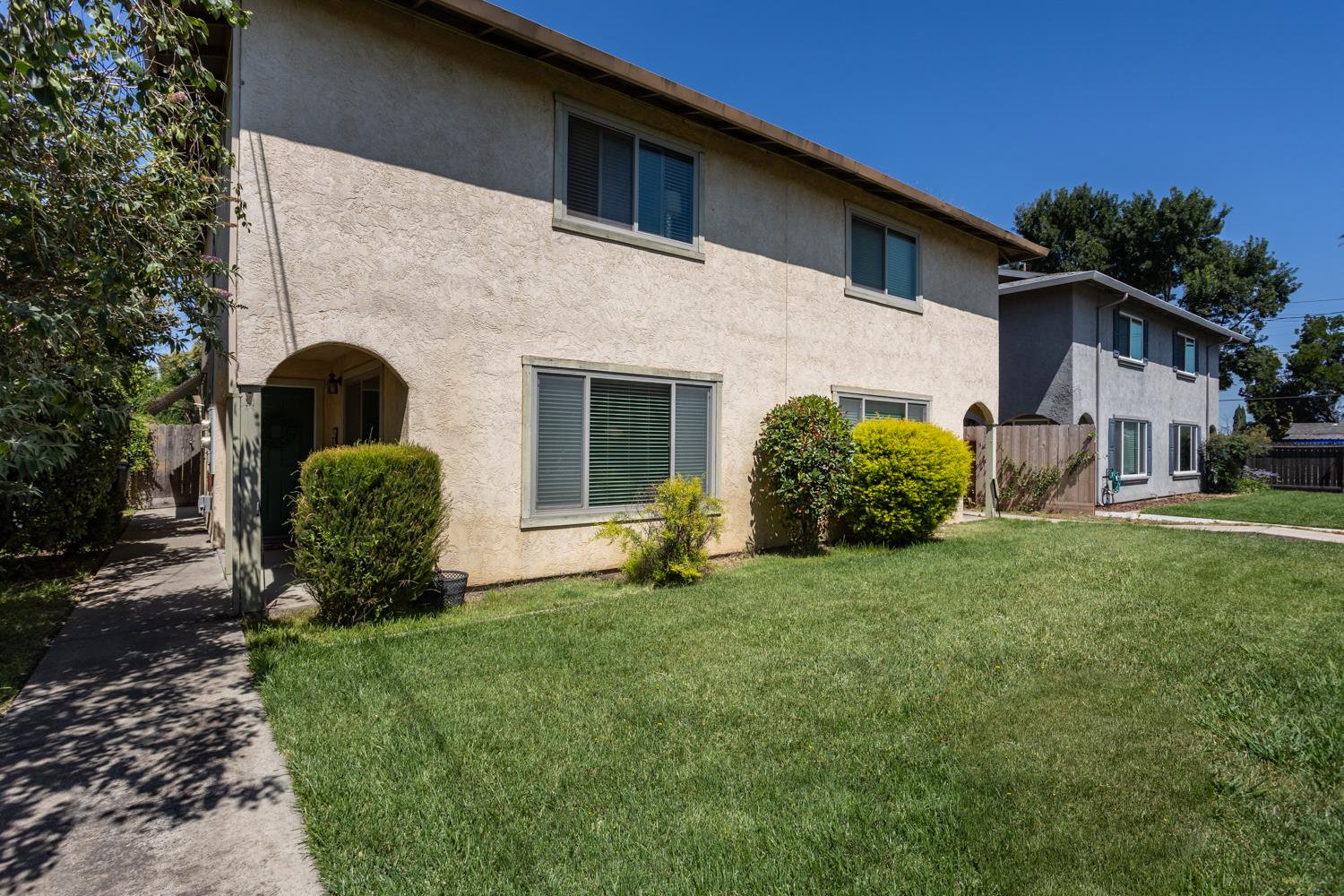 1527 Irwin Ave, Escalon, CA 95320