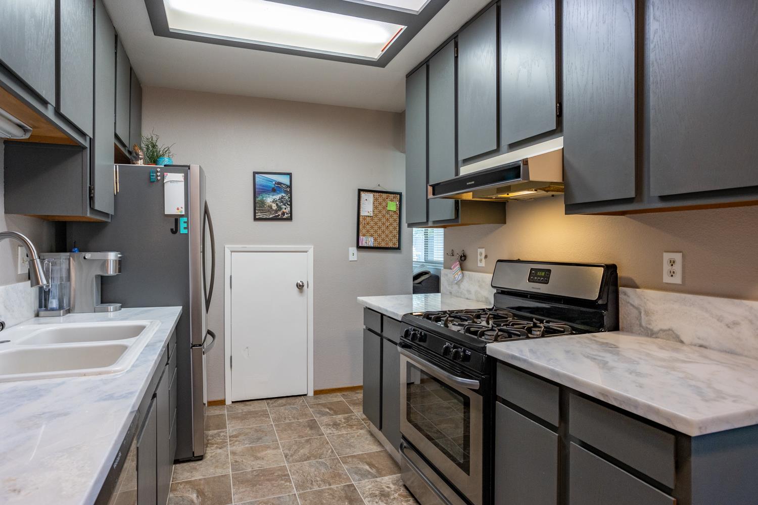 1527 Irwin Ave, Escalon, CA 95320