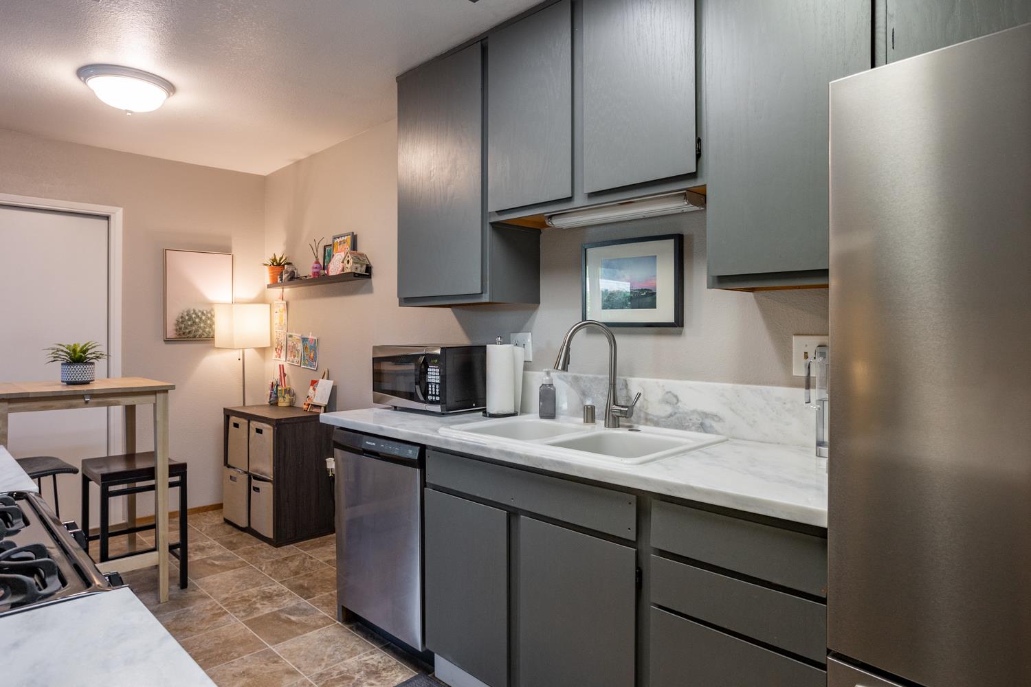 1527 Irwin Ave, Escalon, CA 95320