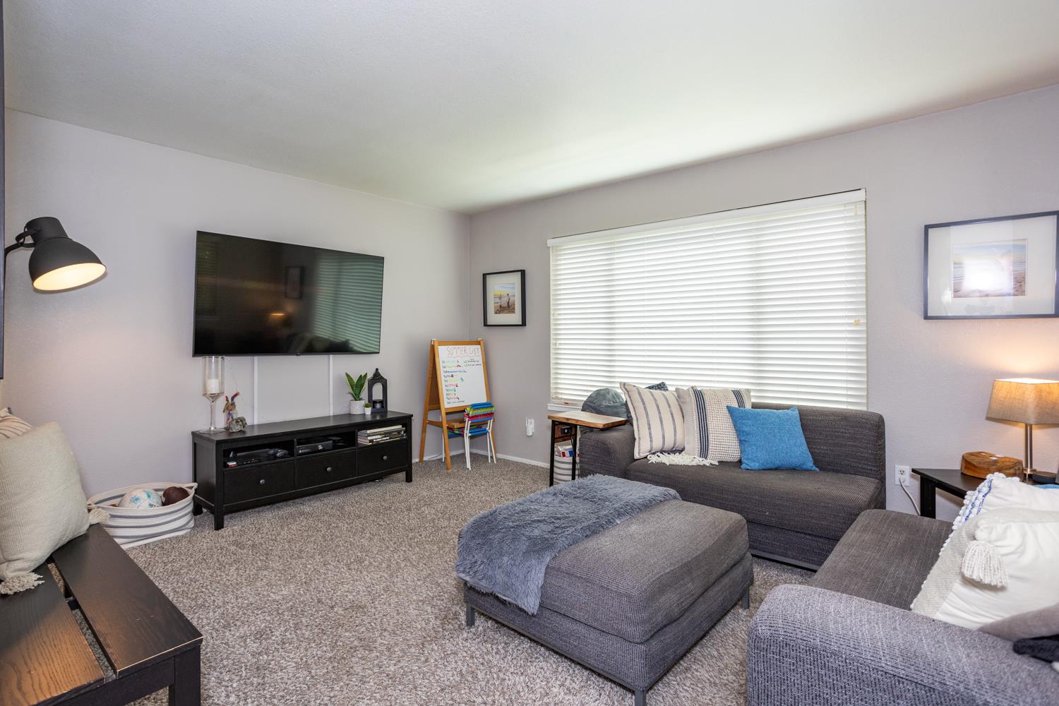 1527 Irwin Ave, Escalon, CA 95320