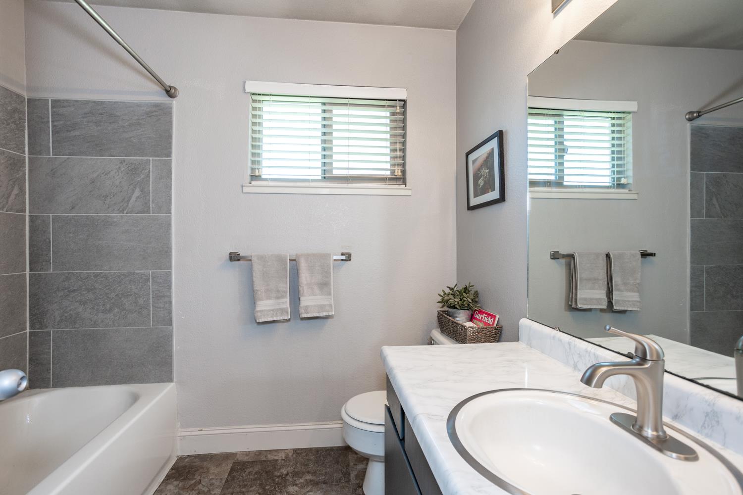 1527 Irwin Ave, Escalon, CA 95320