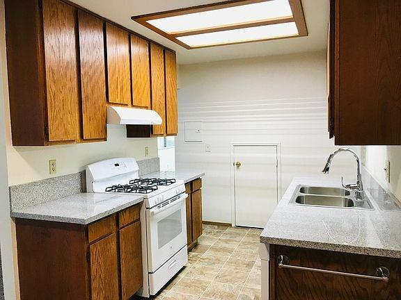 1527 Irwin Ave, Escalon, CA 95320