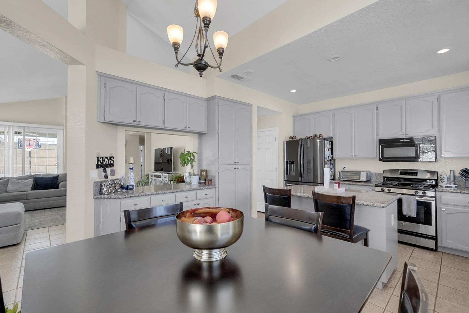628 Mission Ridge, Manteca, CA 95337