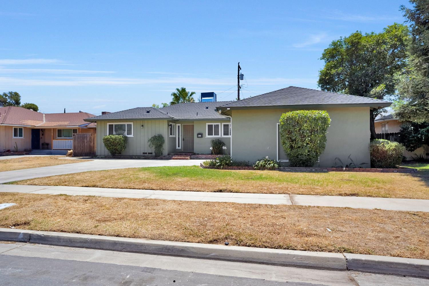 2938 E Willis Ave, Fresno, CA 93726