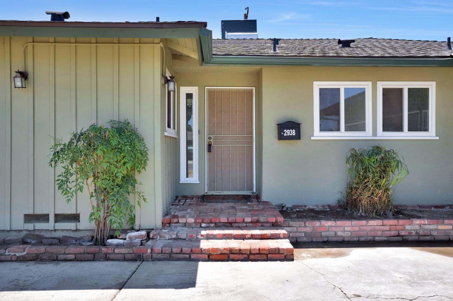 2938 E Willis Ave, Fresno, CA 93726