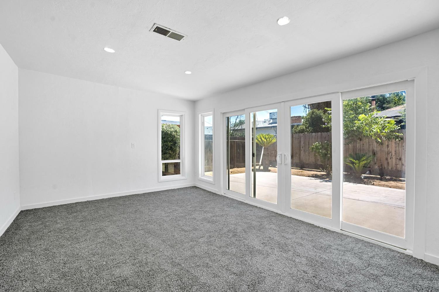 2938 E Willis Ave, Fresno, CA 93726