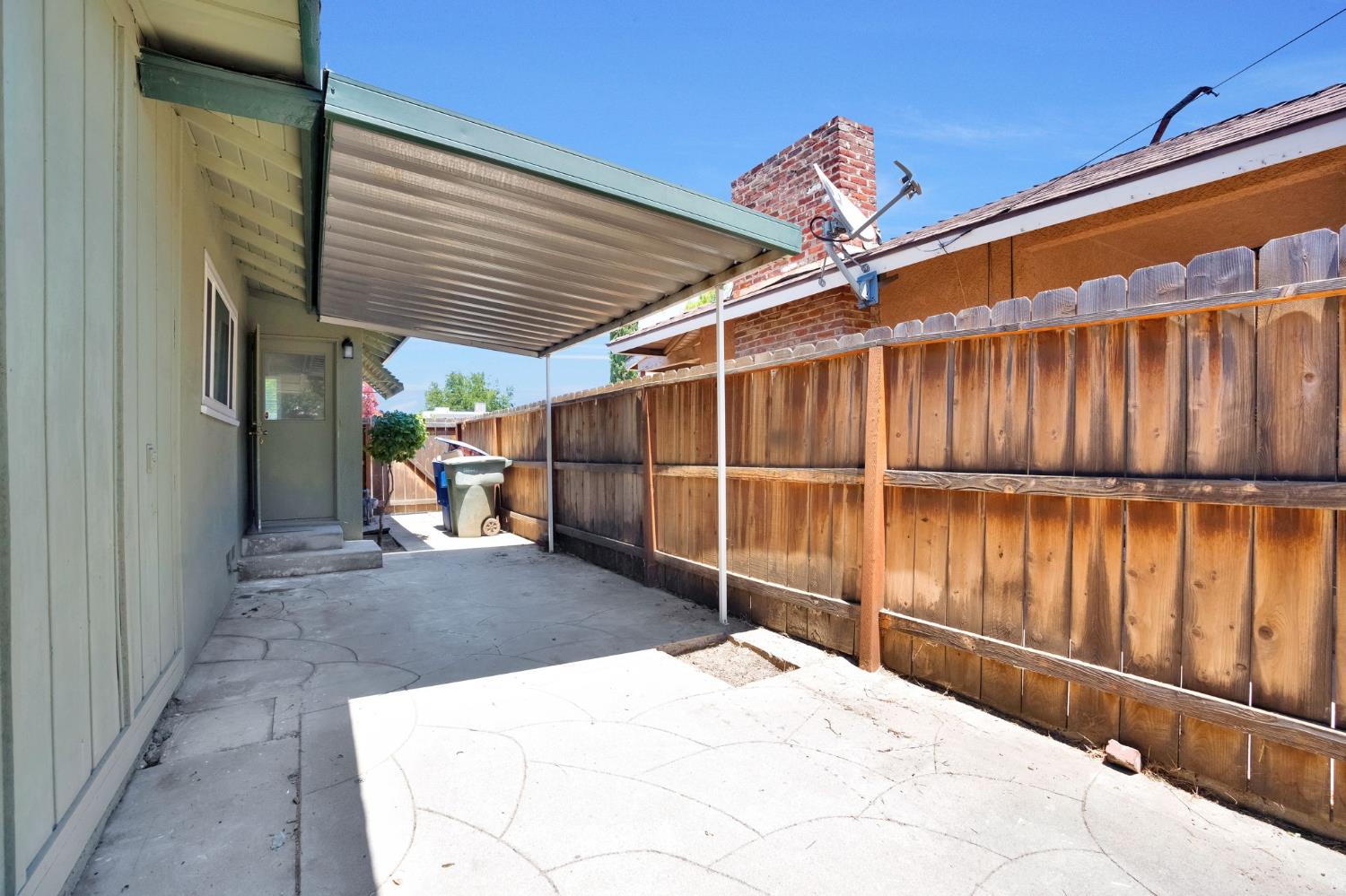 2938 E Willis Ave, Fresno, CA 93726