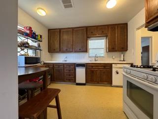 315 W J St, Oakdale, CA 95361