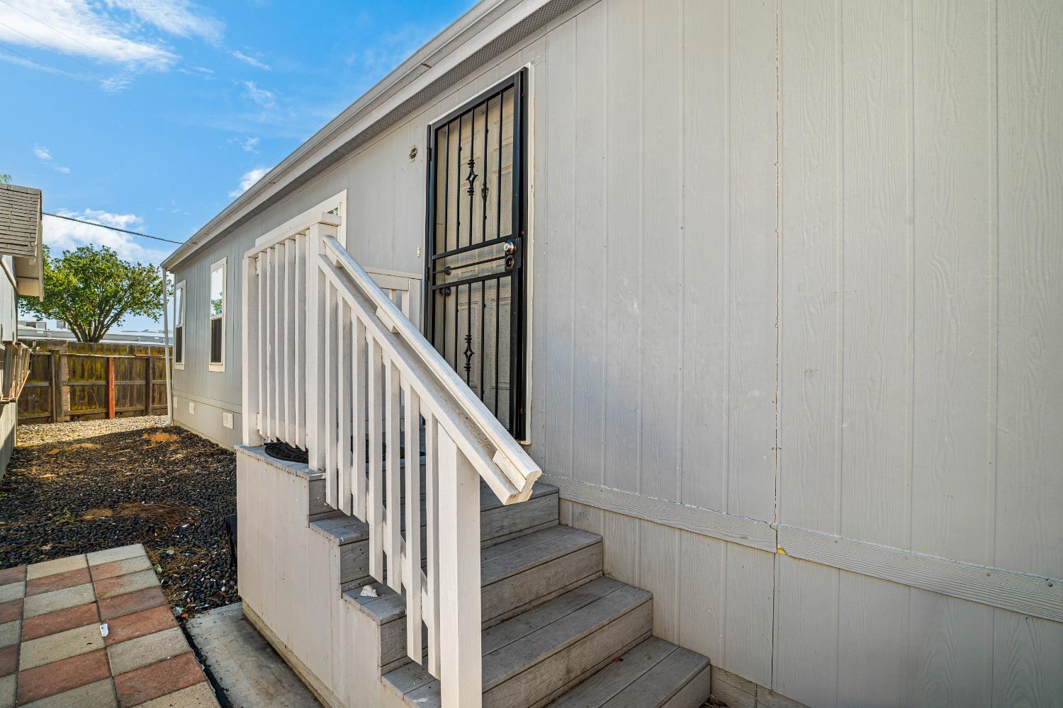 96 Schooner Ln, Modesto, CA 95356