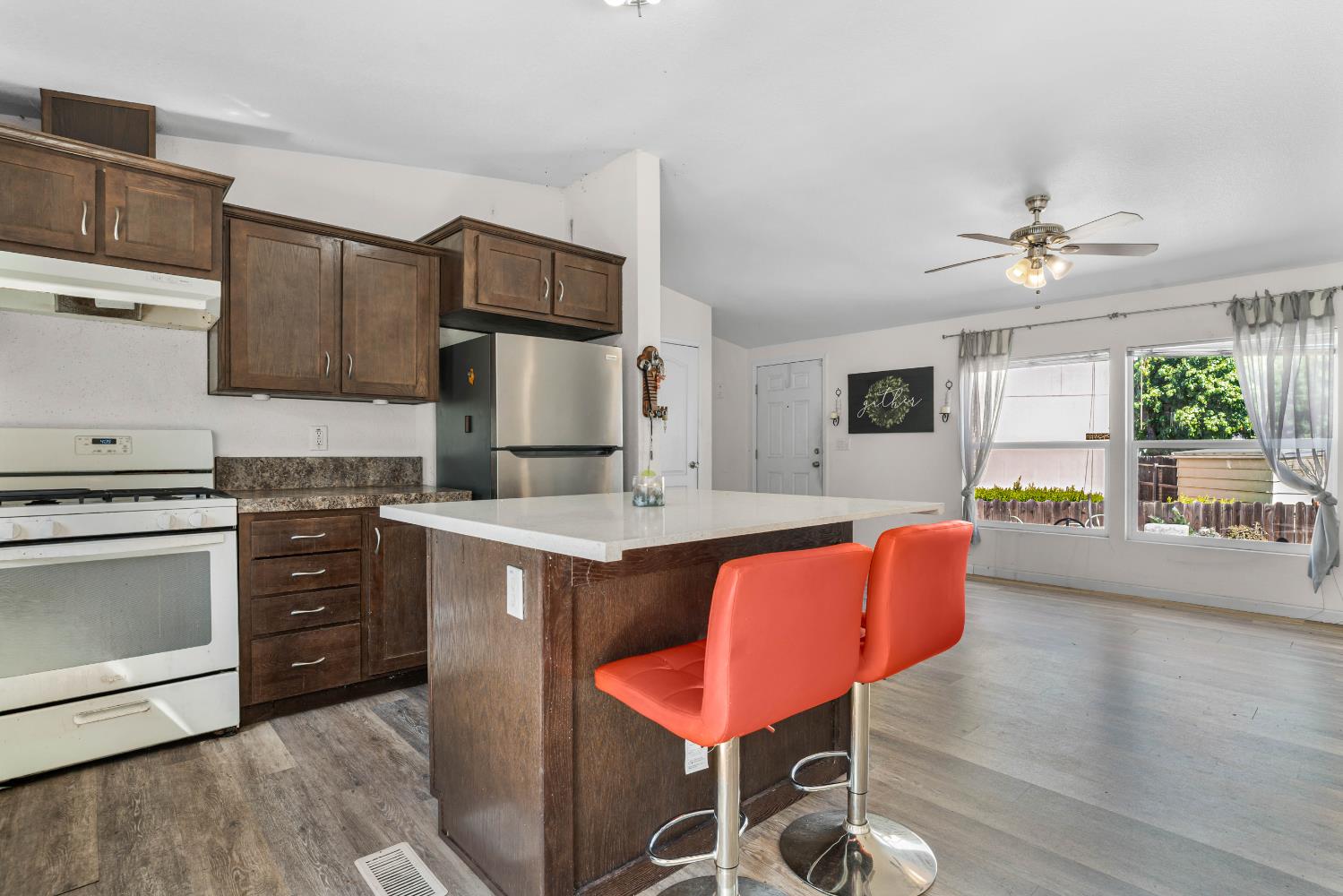 96 Schooner Ln, Modesto, CA 95356