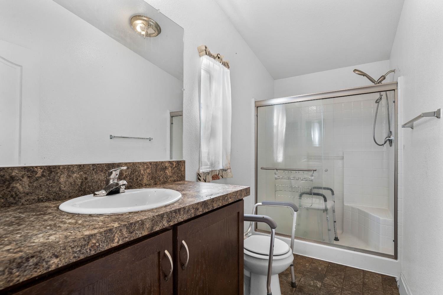 96 Schooner Ln, Modesto, CA 95356