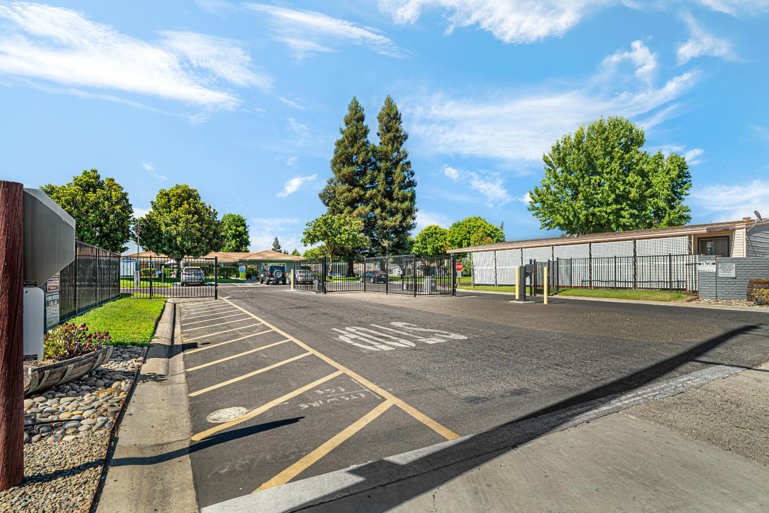 96 Schooner Ln, Modesto, CA 95356