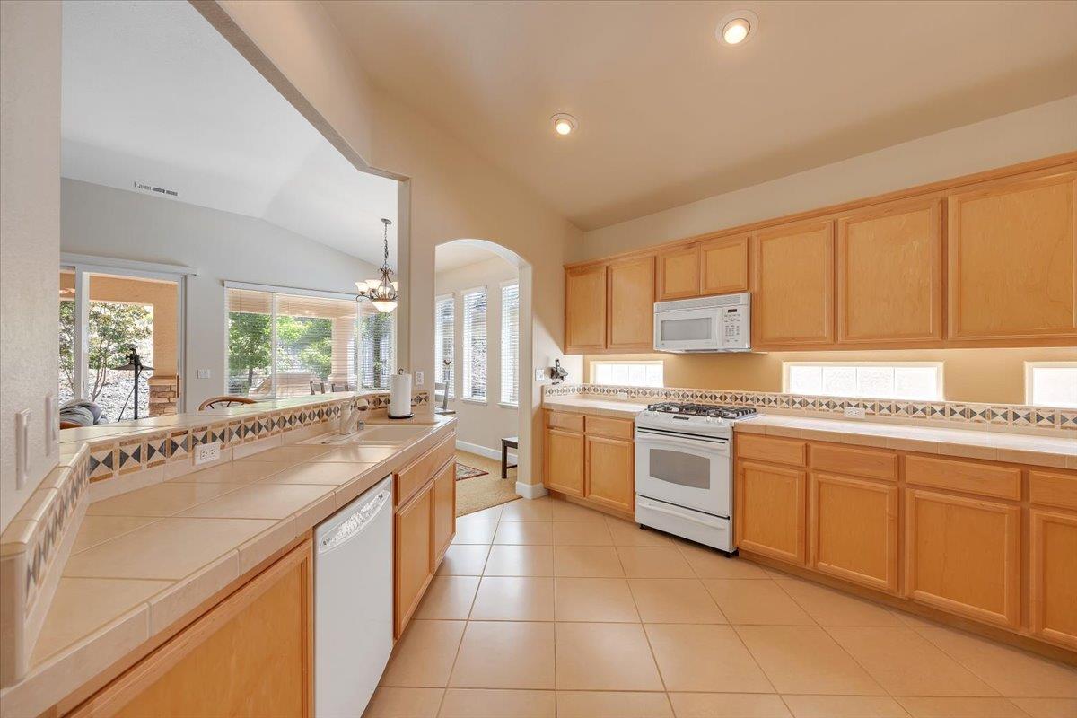 136 Quail Meadow Ct, Copperopolis, CA 95228