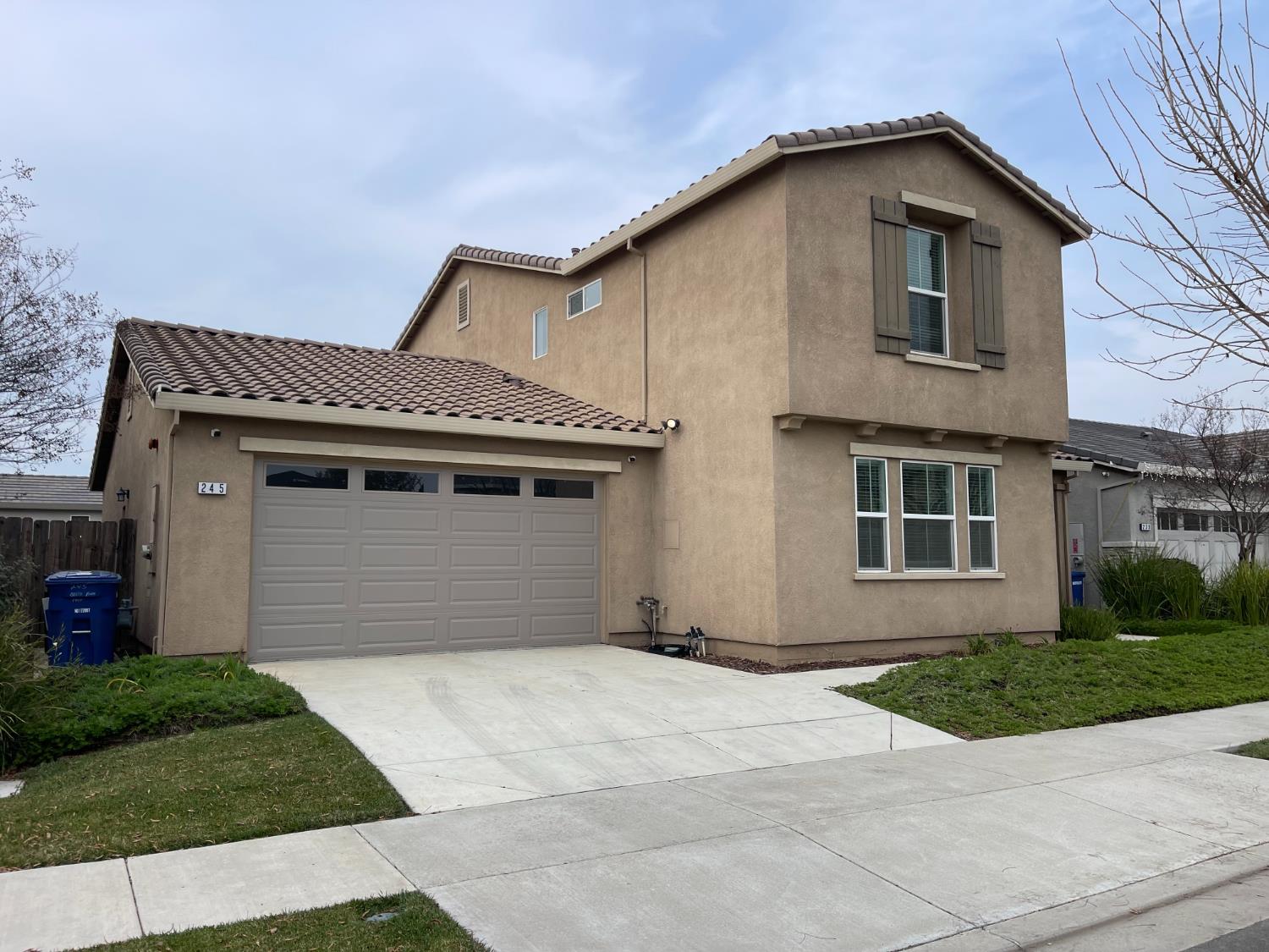 245 Bella Flora Ln, Patterson, CA 95363