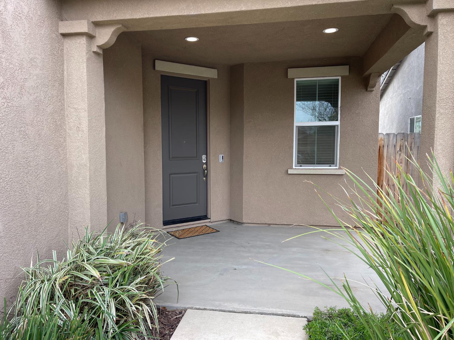 245 Bella Flora Ln, Patterson, CA 95363