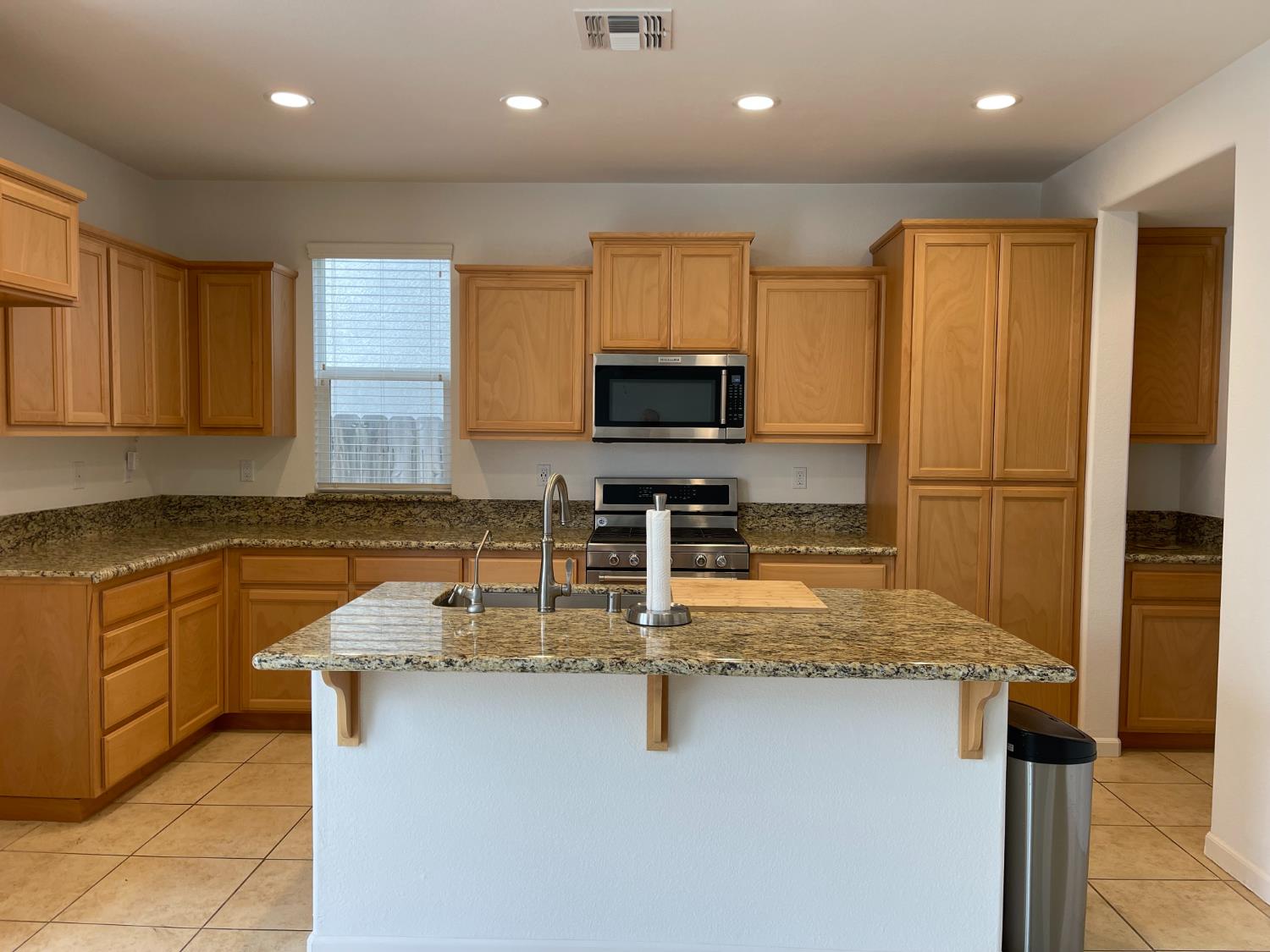 245 Bella Flora Ln, Patterson, CA 95363