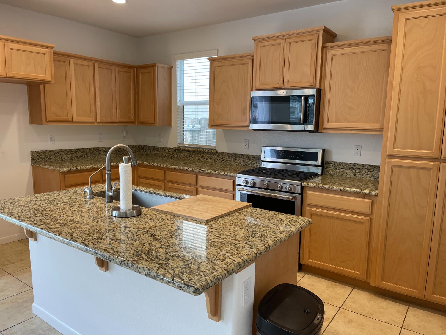 245 Bella Flora Ln, Patterson, CA 95363