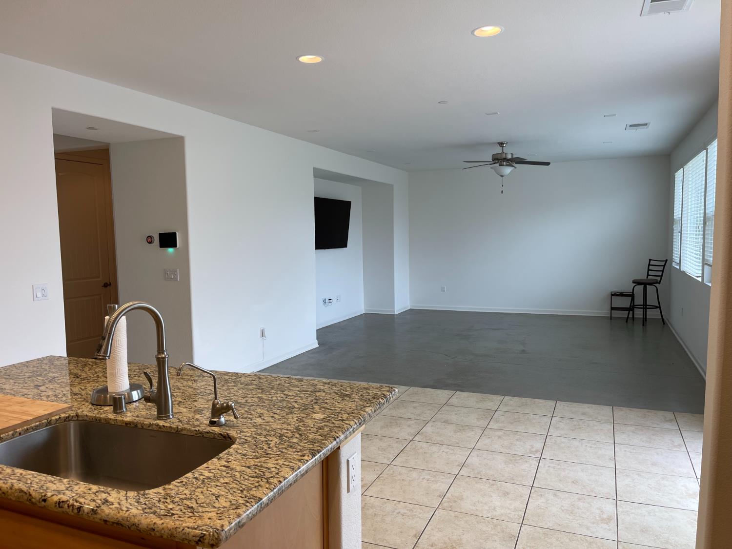 245 Bella Flora Ln, Patterson, CA 95363