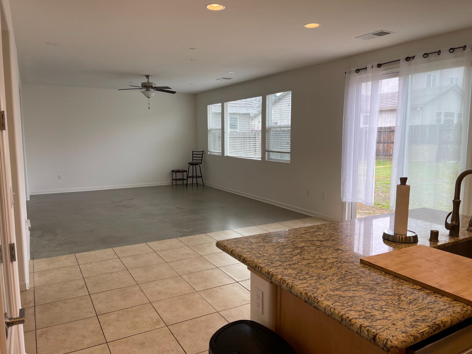 245 Bella Flora Ln, Patterson, CA 95363