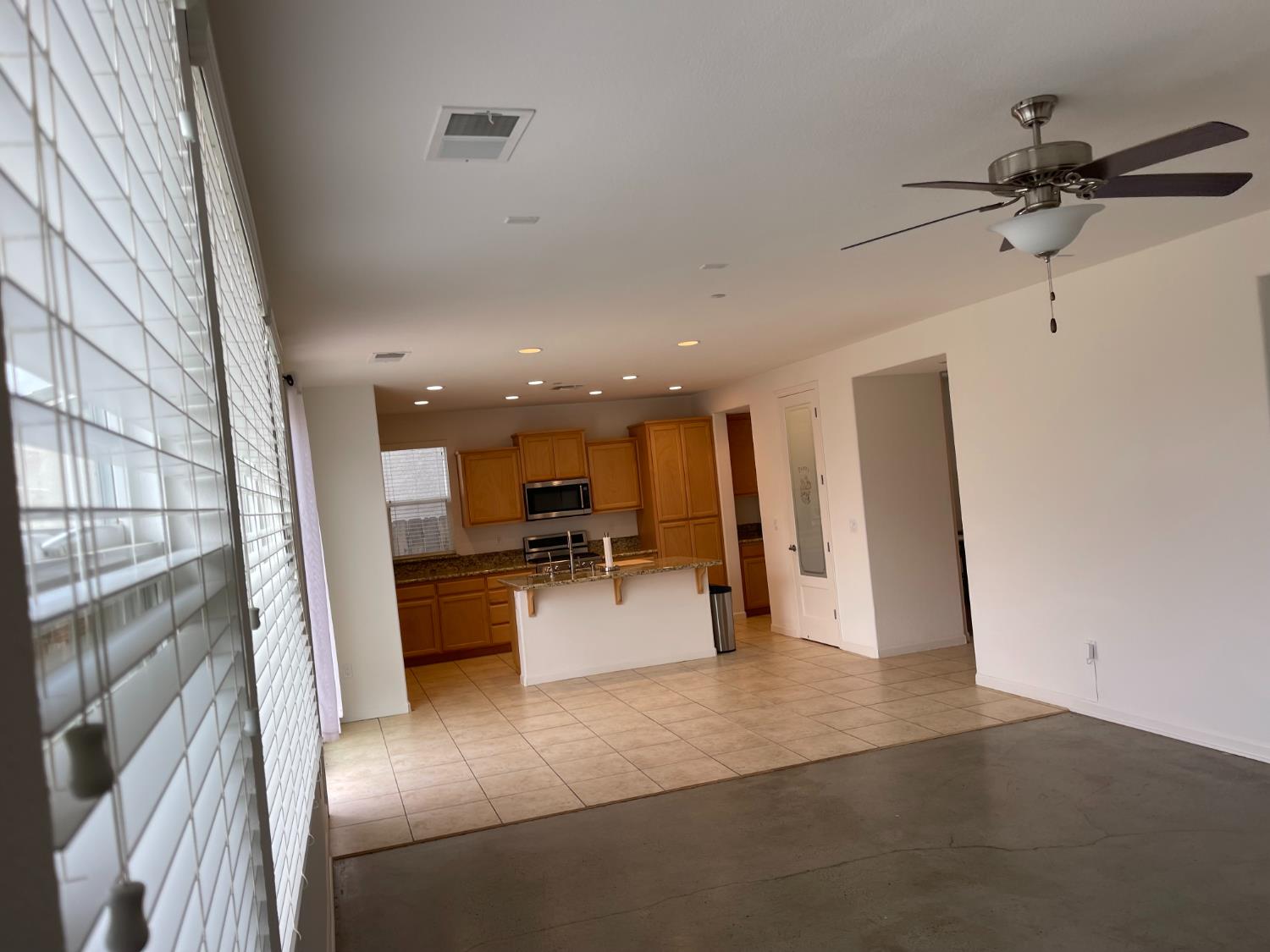 245 Bella Flora Ln, Patterson, CA 95363