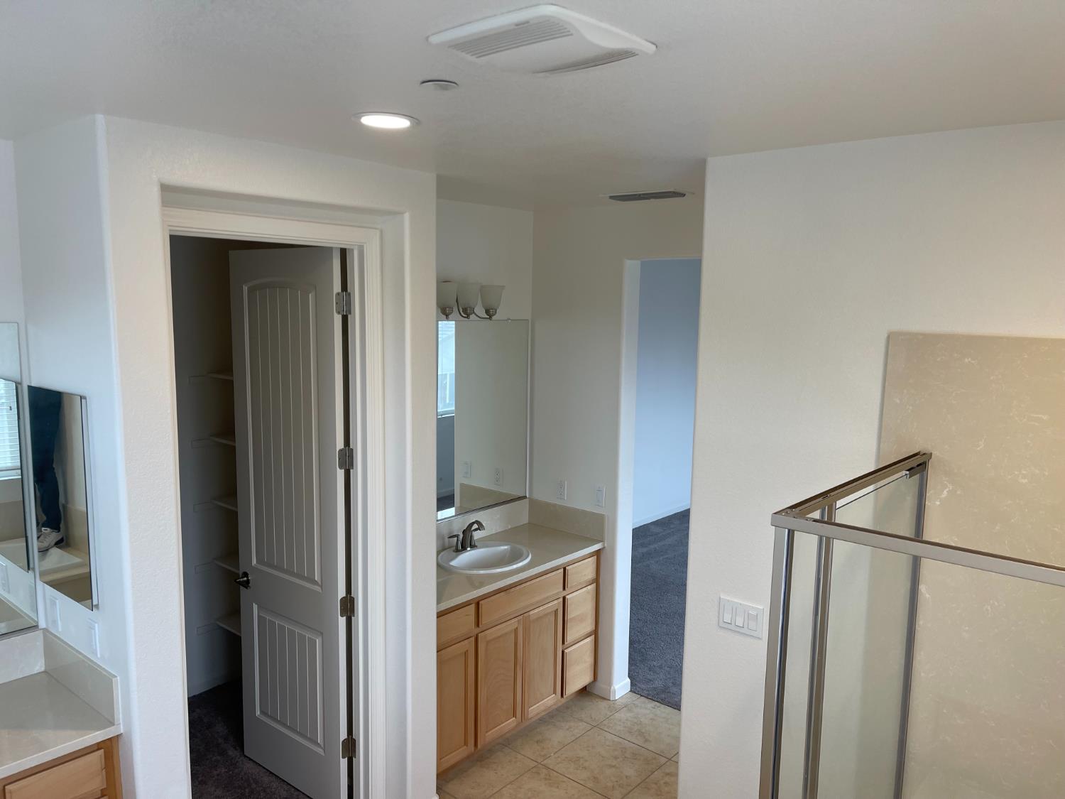 245 Bella Flora Ln, Patterson, CA 95363