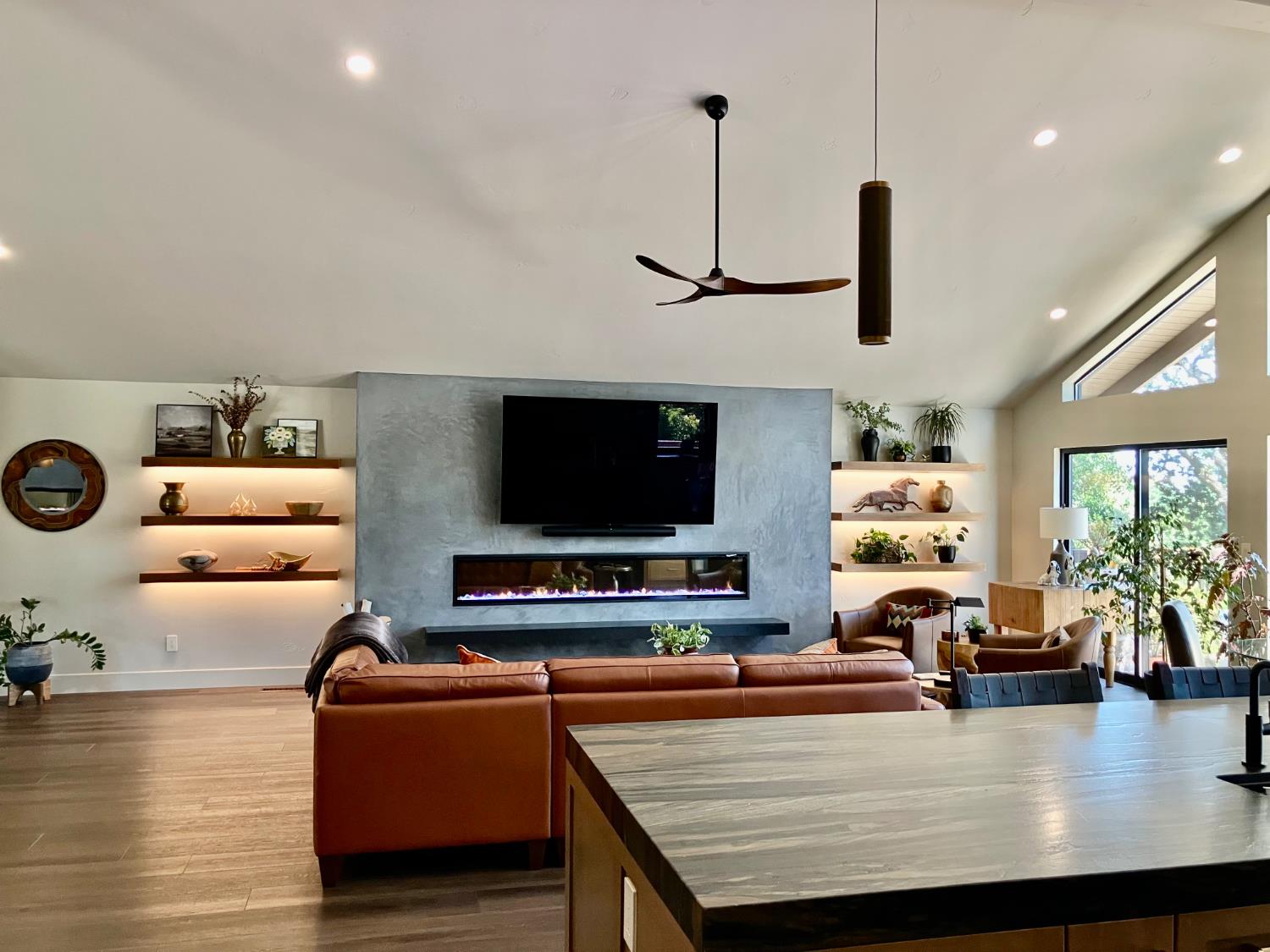 11401 Valley Oak Dr, Oakdale, CA 95361
