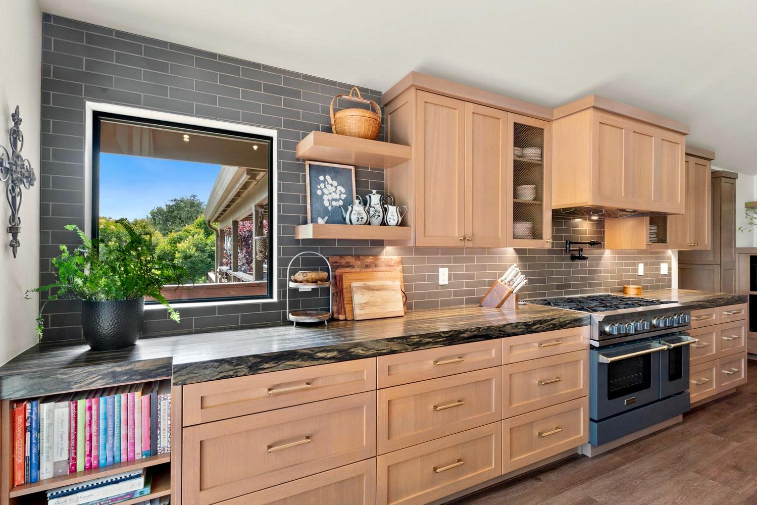 11401 Valley Oak Dr, Oakdale, CA 95361