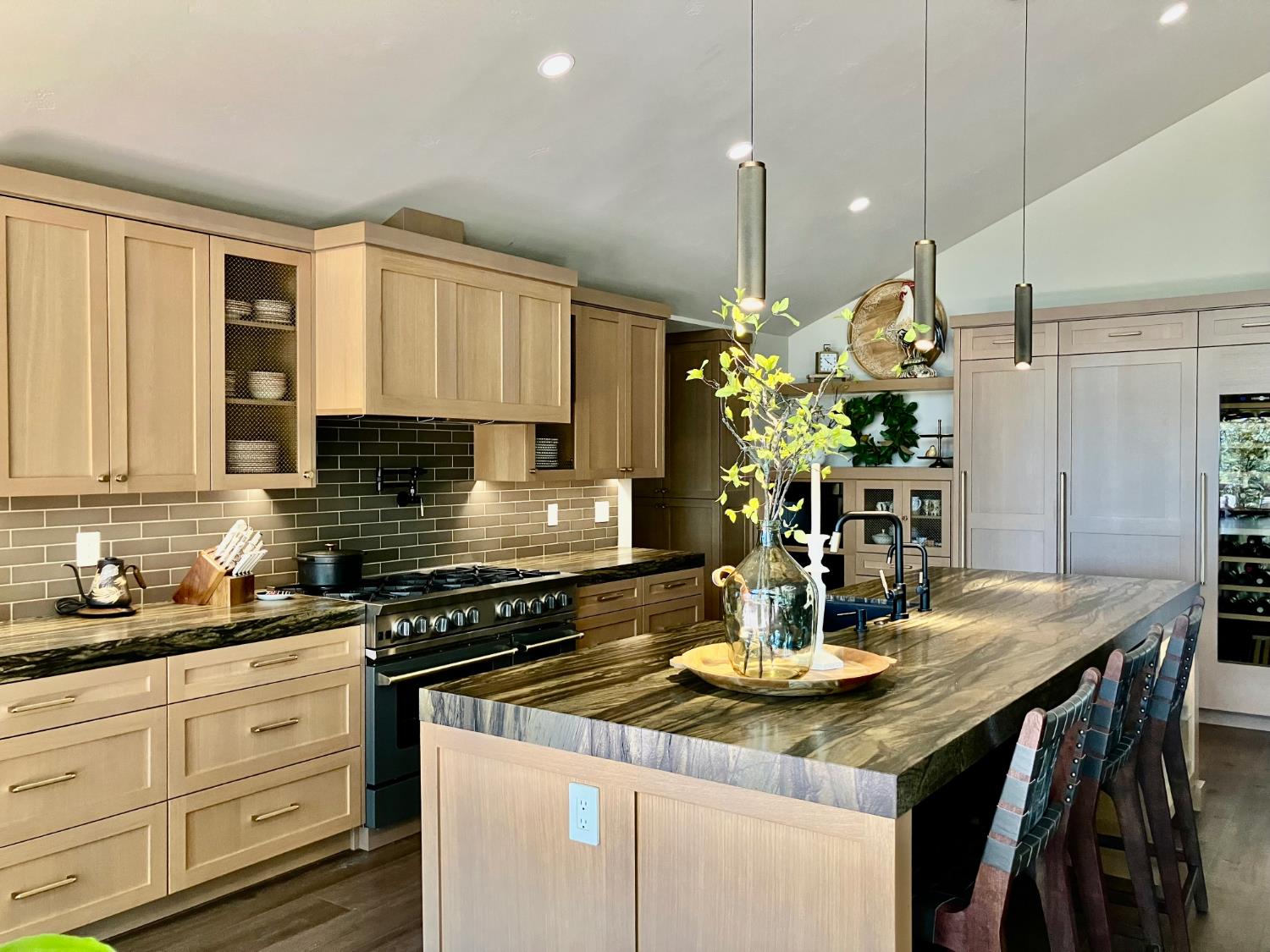 11401 Valley Oak Dr, Oakdale, CA 95361