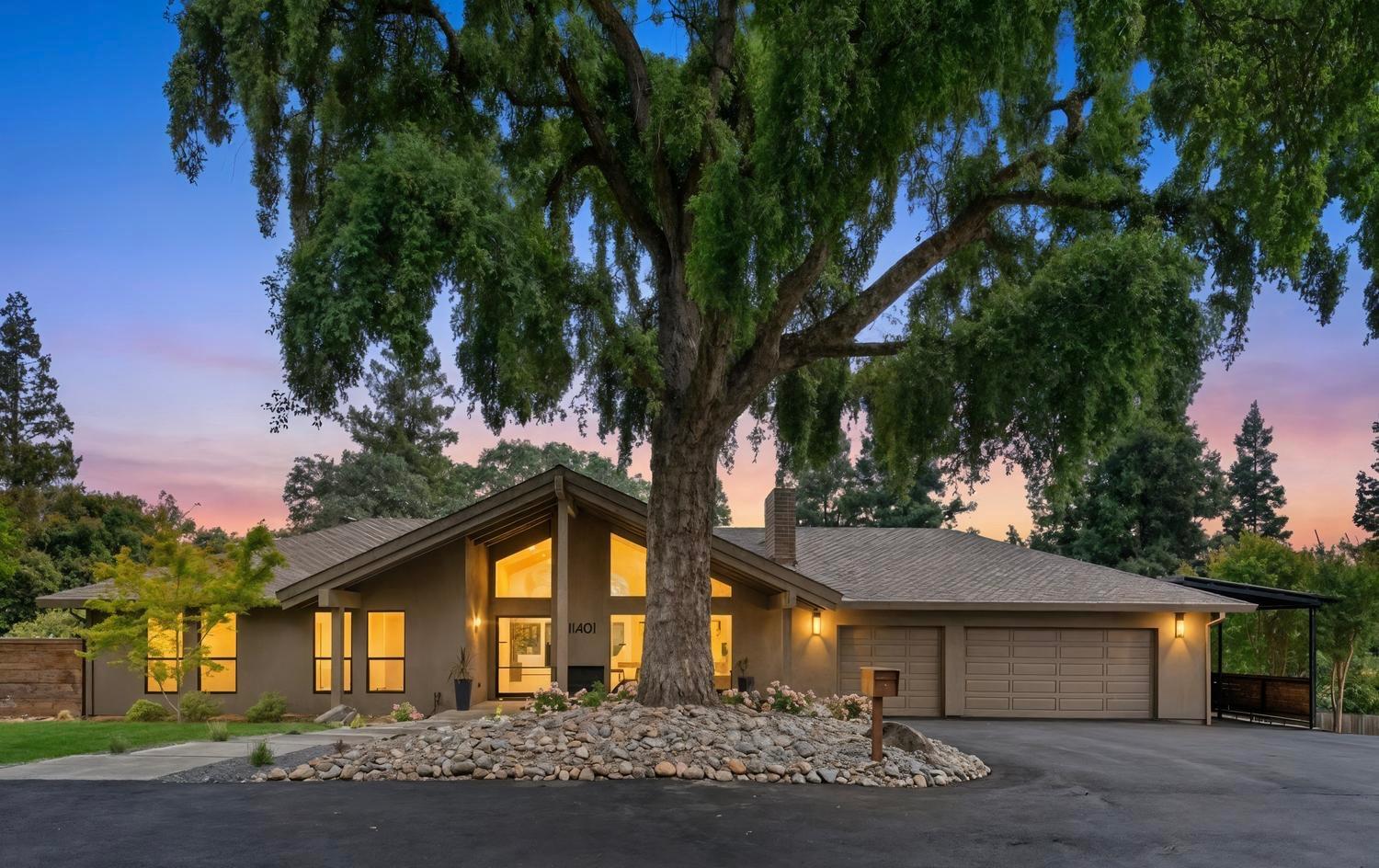 11401 Valley Oak Dr, Oakdale, CA 95361