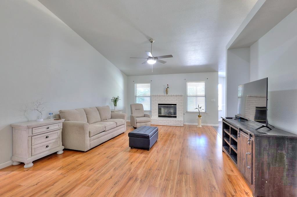 5659 W Menlo Ave, Fresno, CA 93722