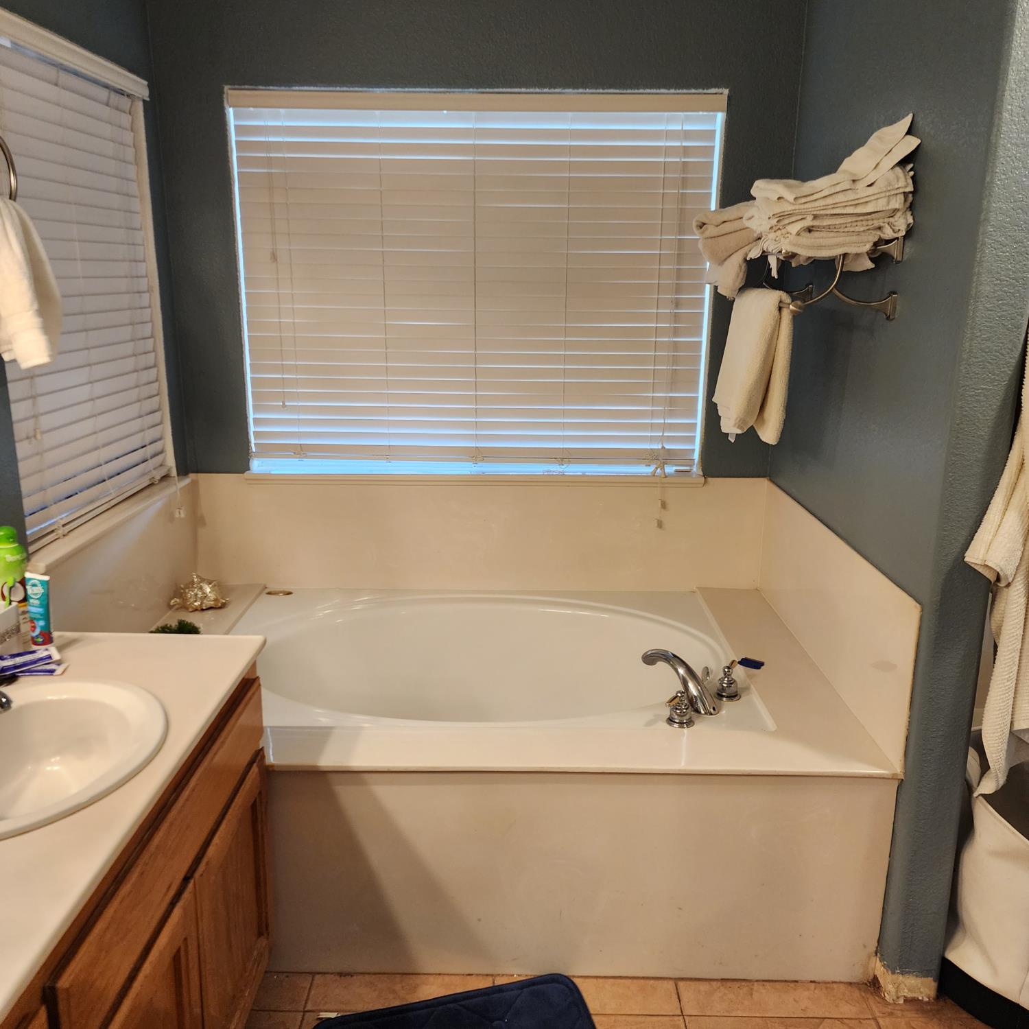 64 Jensen Rd, Gustine, CA 95322
