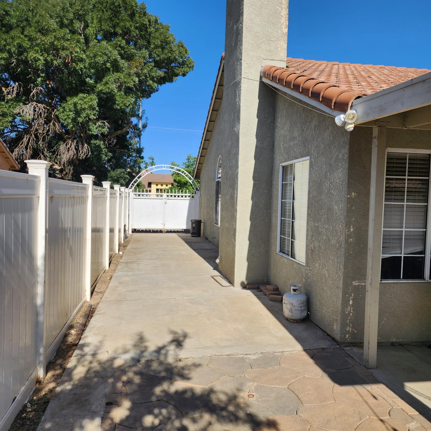 64 Jensen Rd, Gustine, CA 95322