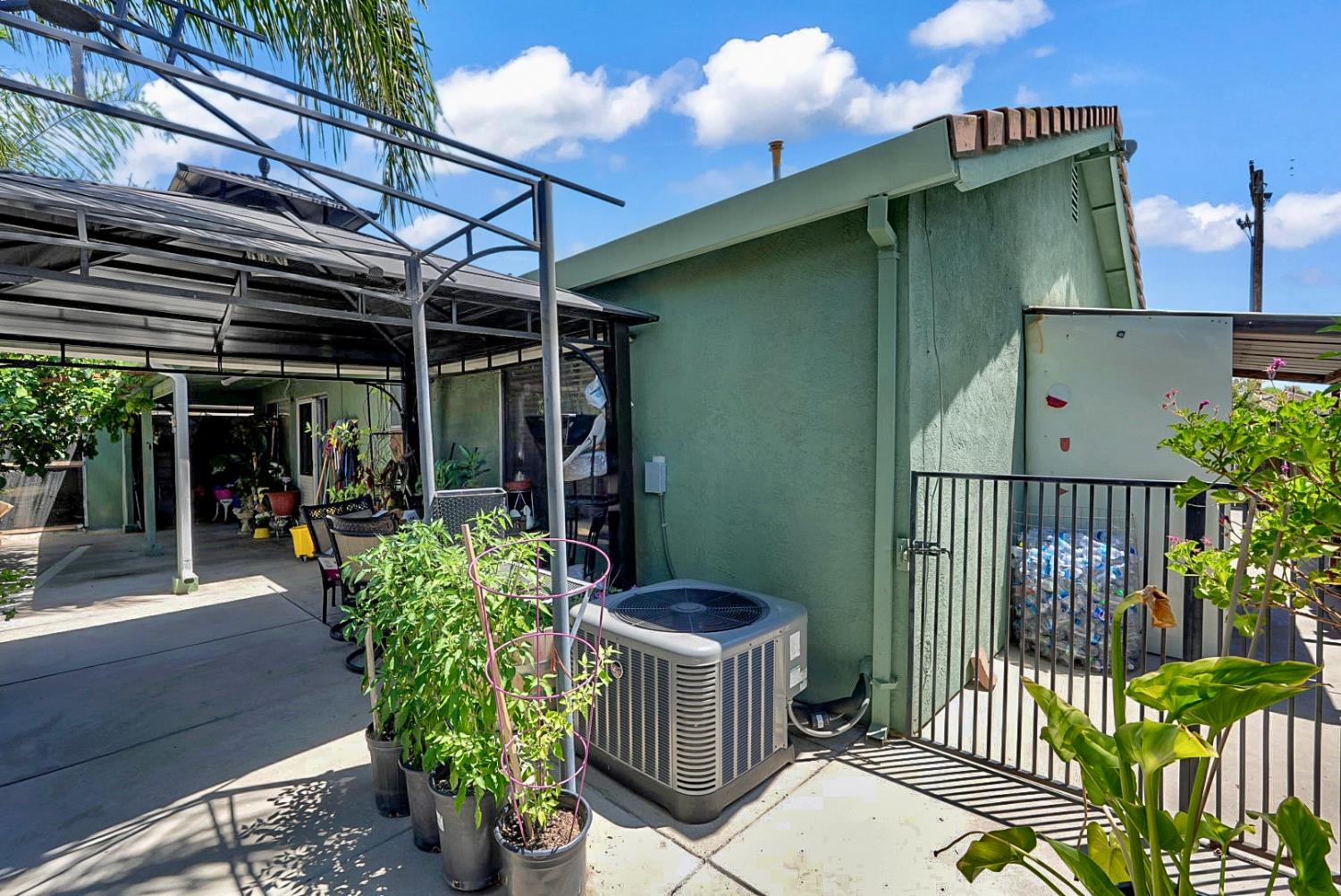 817 N Central Ave, Modesto, CA 95351