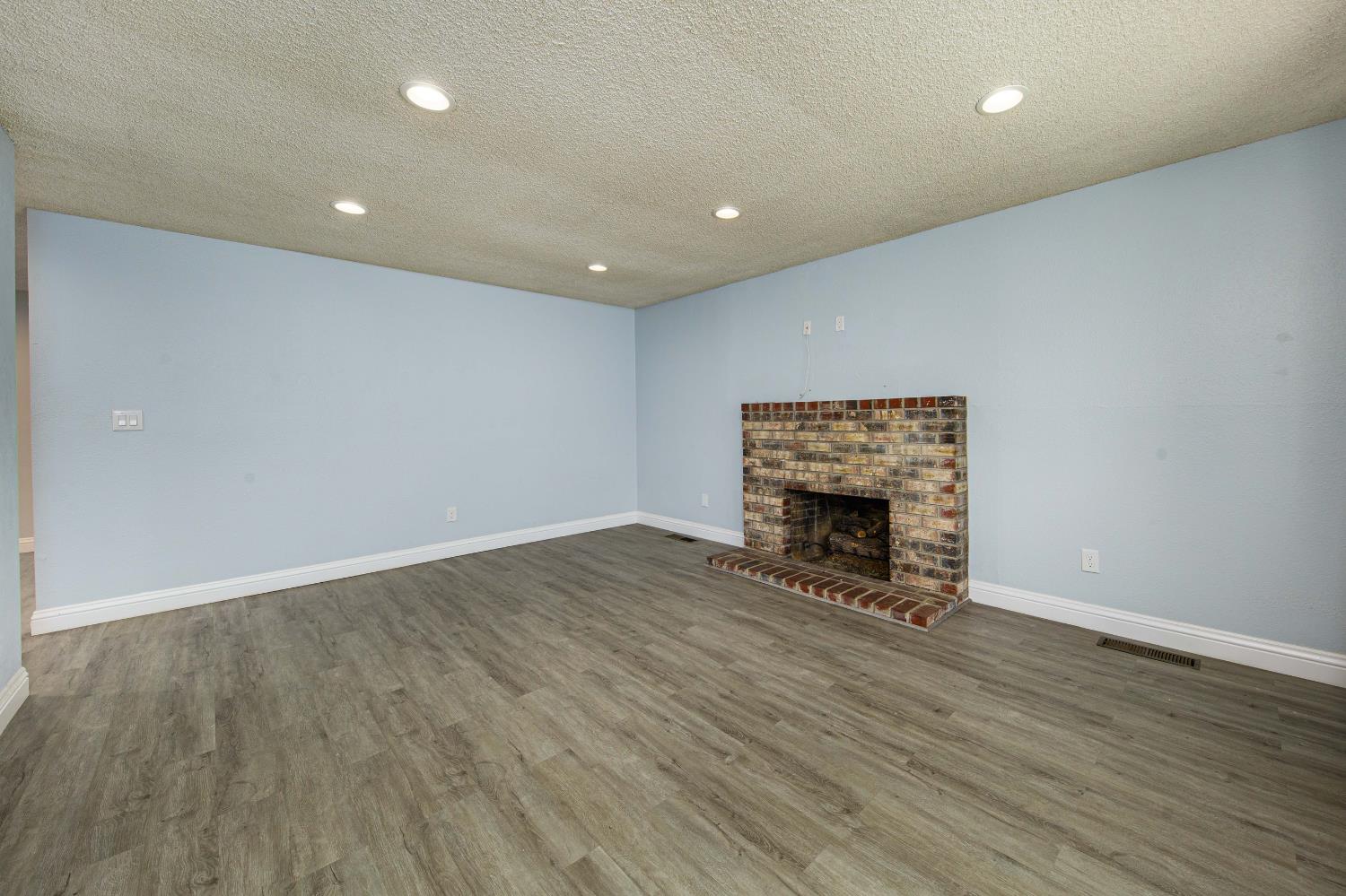30 Willow Glen Ave, Oakdale, CA 95361