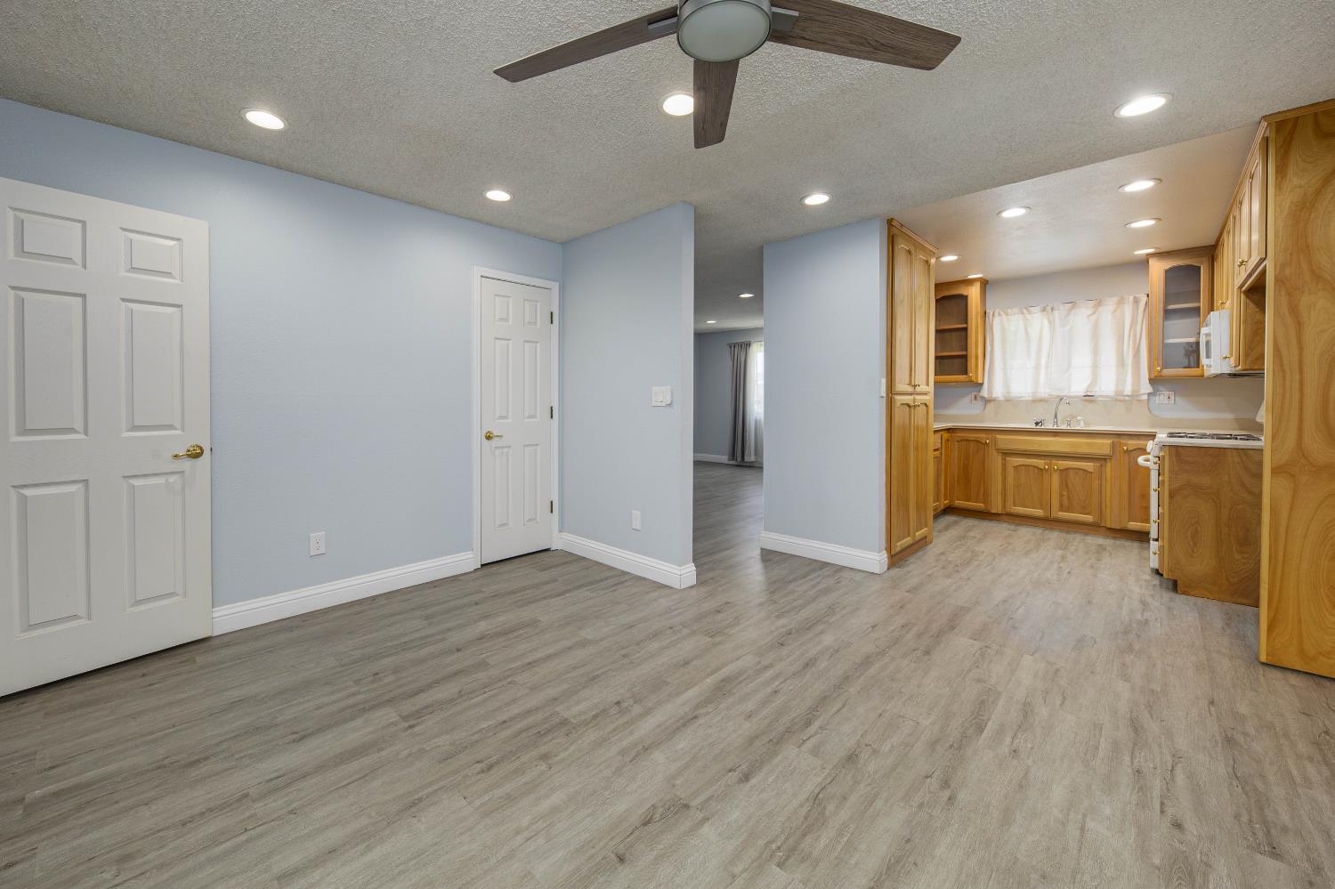 30 Willow Glen Ave, Oakdale, CA 95361