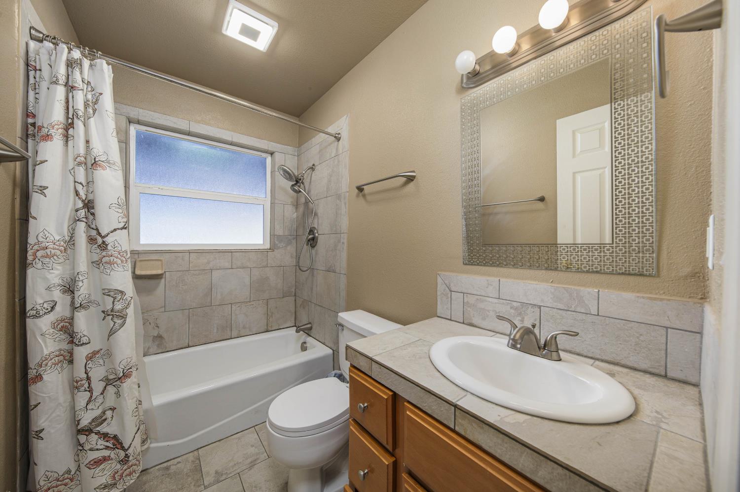 30 Willow Glen Ave, Oakdale, CA 95361